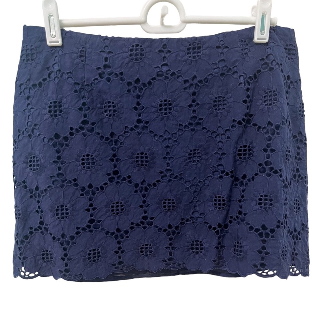 Lilly Pulitzer Navy Blue Mini Skirt Size 4 Lace Design and Gold Palm Tree Zipper - Picture 2 of 6